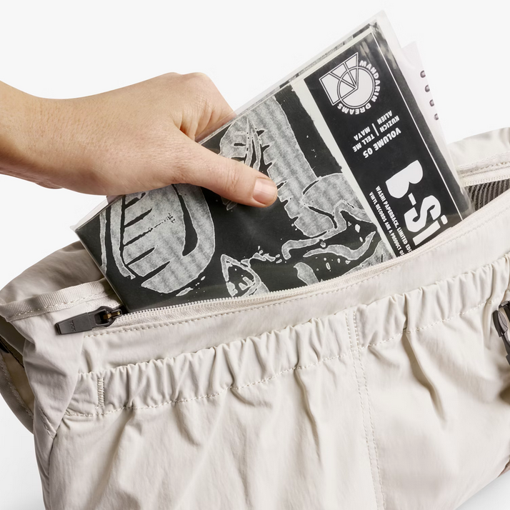 Bellroy Cinch Messenger - Oat