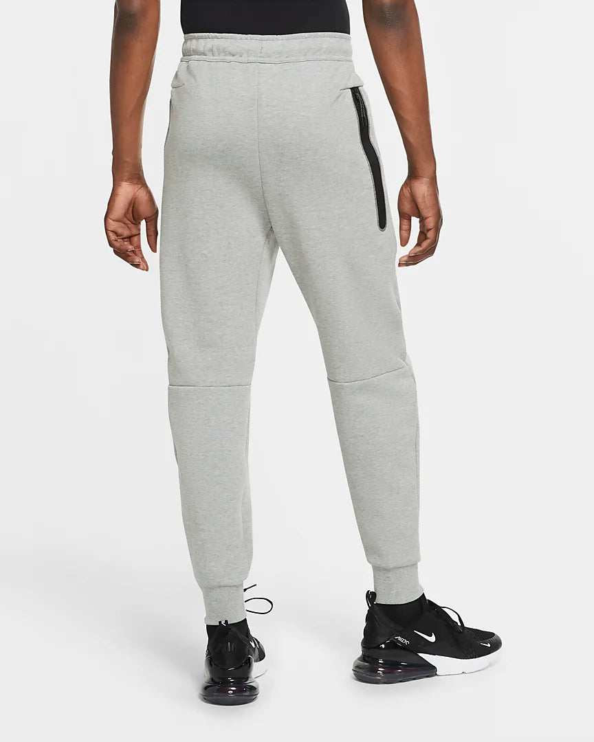 Tech fleece 2025 joggers black