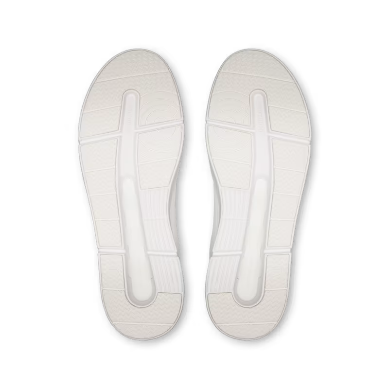 On THE ROGER Centre Court - White/White