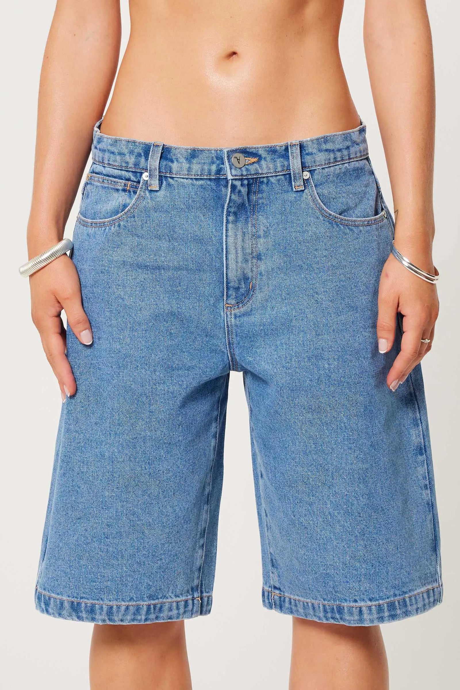 Abrand 95 Super Baggy Jort - Naomi - Mid Blue