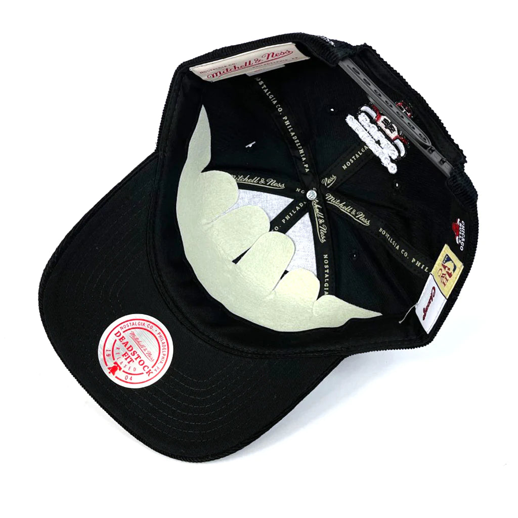 Mitchell & Ness Cord Arch Bulls Cap - Black - Stencil