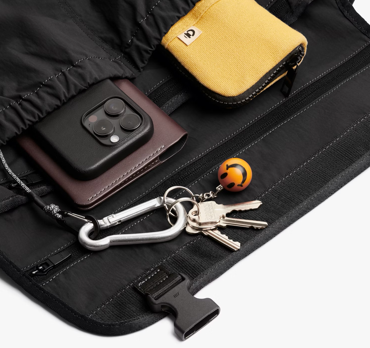 Bellroy Cinch Messenger - Black - Stencil