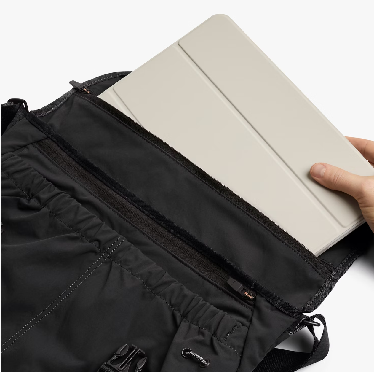 Bellroy Cinch Messenger - Black - Stencil