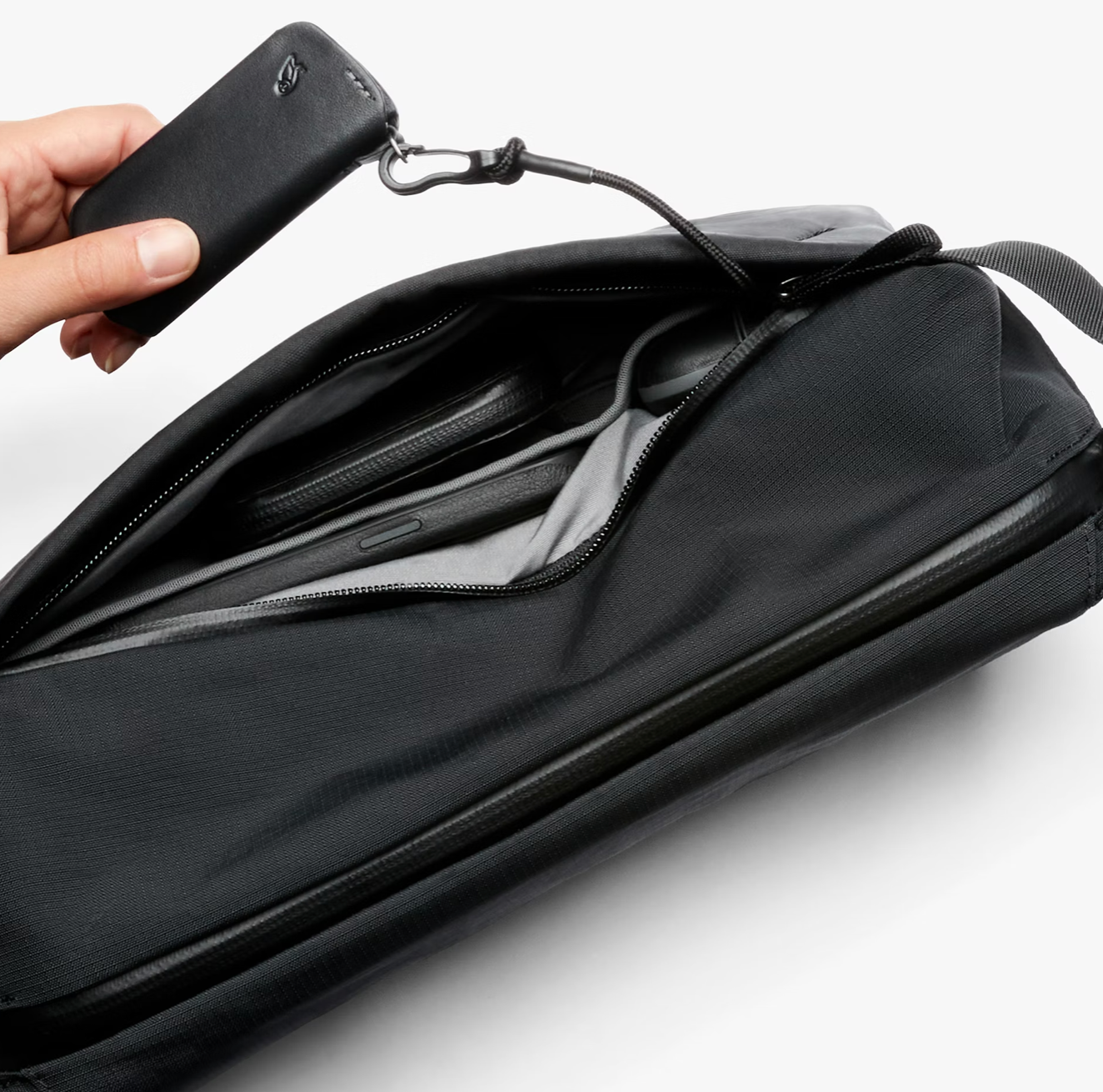 Bellroy Venture Sling 9L - Black - Stencil