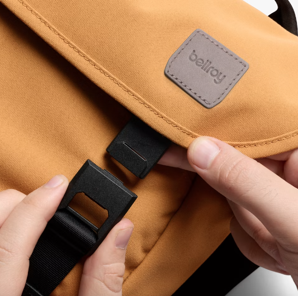 Bellroy Classic Messenger 6L - Camel