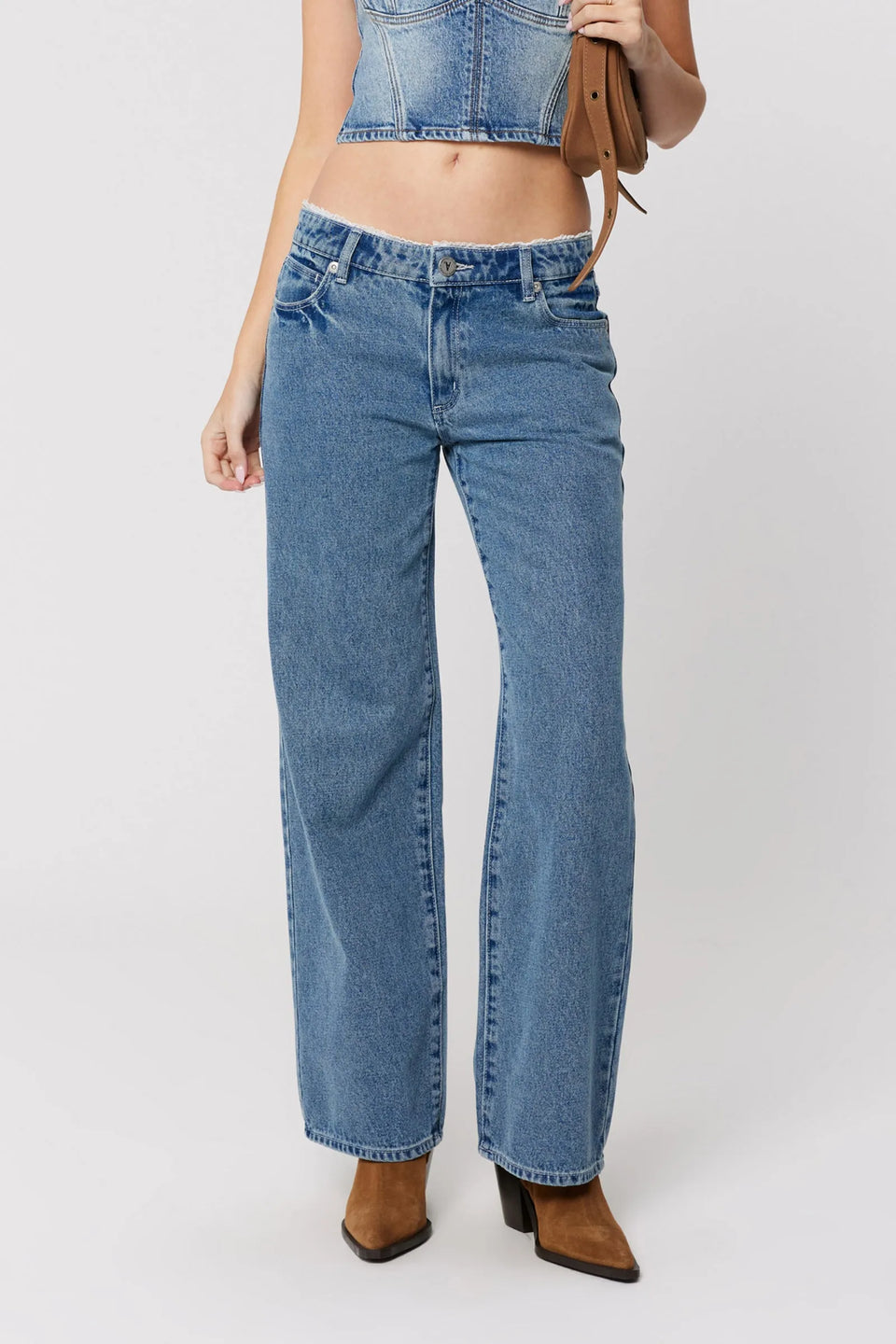 Abrand 99 Low Baggy Selena Lace Recycled