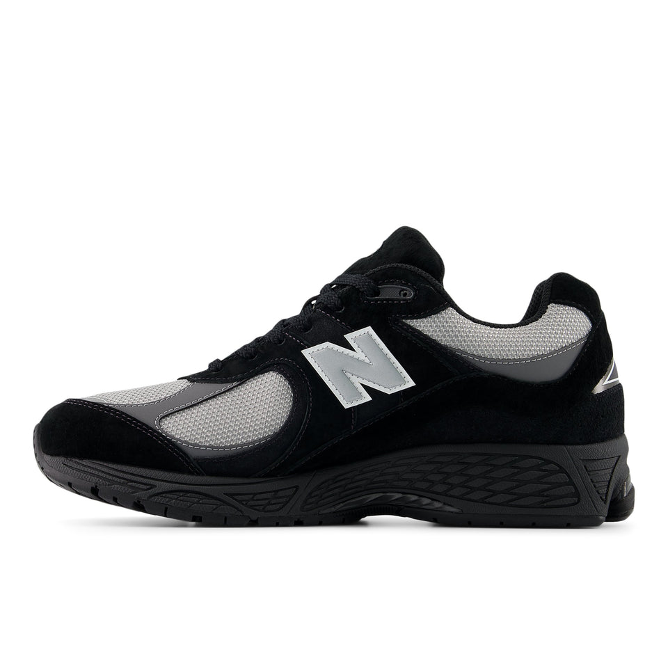 New Balance 2002R Black / Black (U2002RQ)