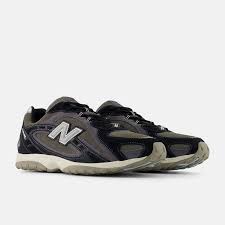 New Balance 204L - Black with Magnet