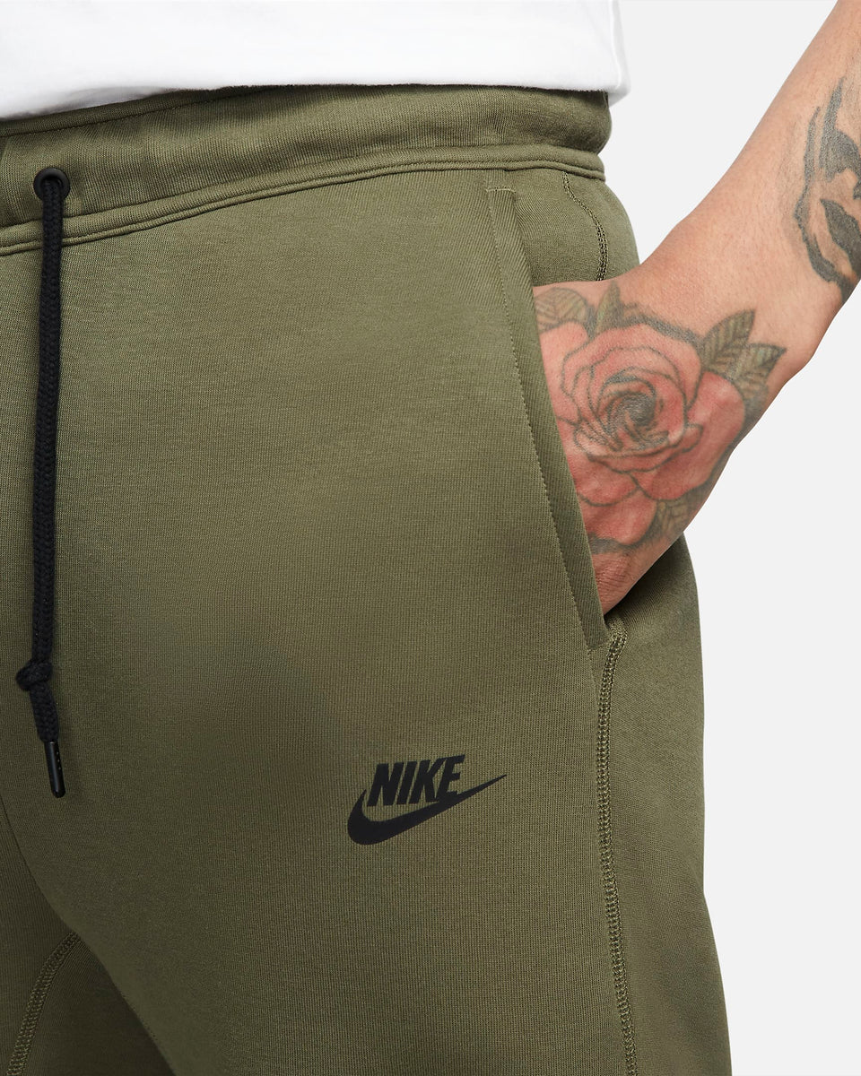 Nike Men's Sportswear Tech Fleece Slim Fit Jogger Medium Olive/Black