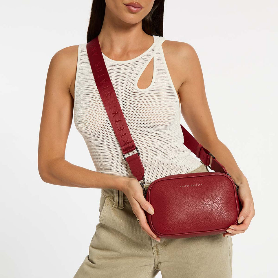 Status Anxiety Plunder With Webbed Strap - Rouge