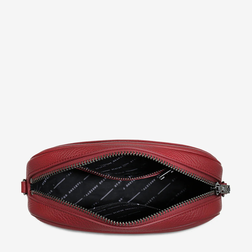 Status Anxiety Plunder With Webbed Strap - Rouge