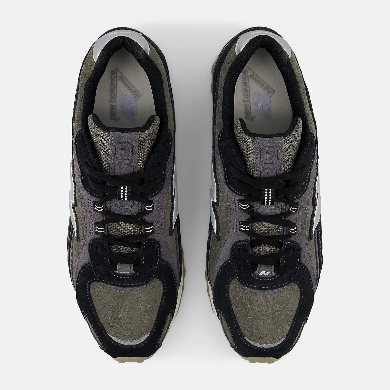 New Balance 204L - Black with Magnet