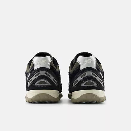 New Balance 204L - Black with Magnet