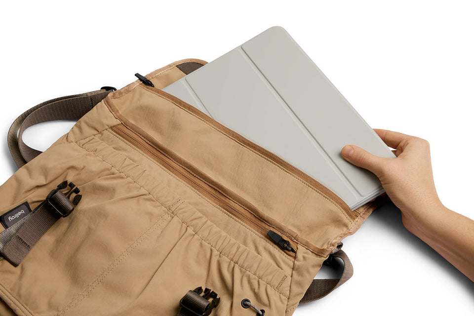 Bellroy Cinch Messenger - Sand Dune