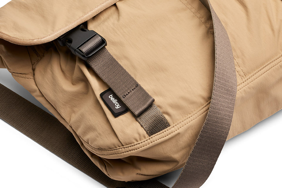 Bellroy Cinch Messenger - Sand Dune