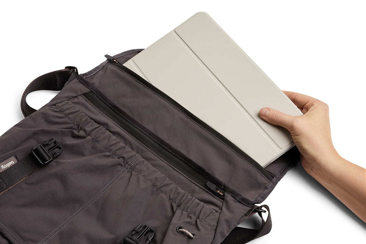 Bellroy Cinch Messenger - Charcoal