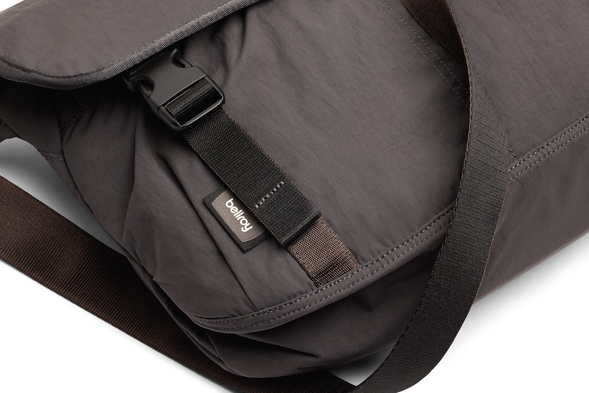 Bellroy Cinch Messenger - Charcoal