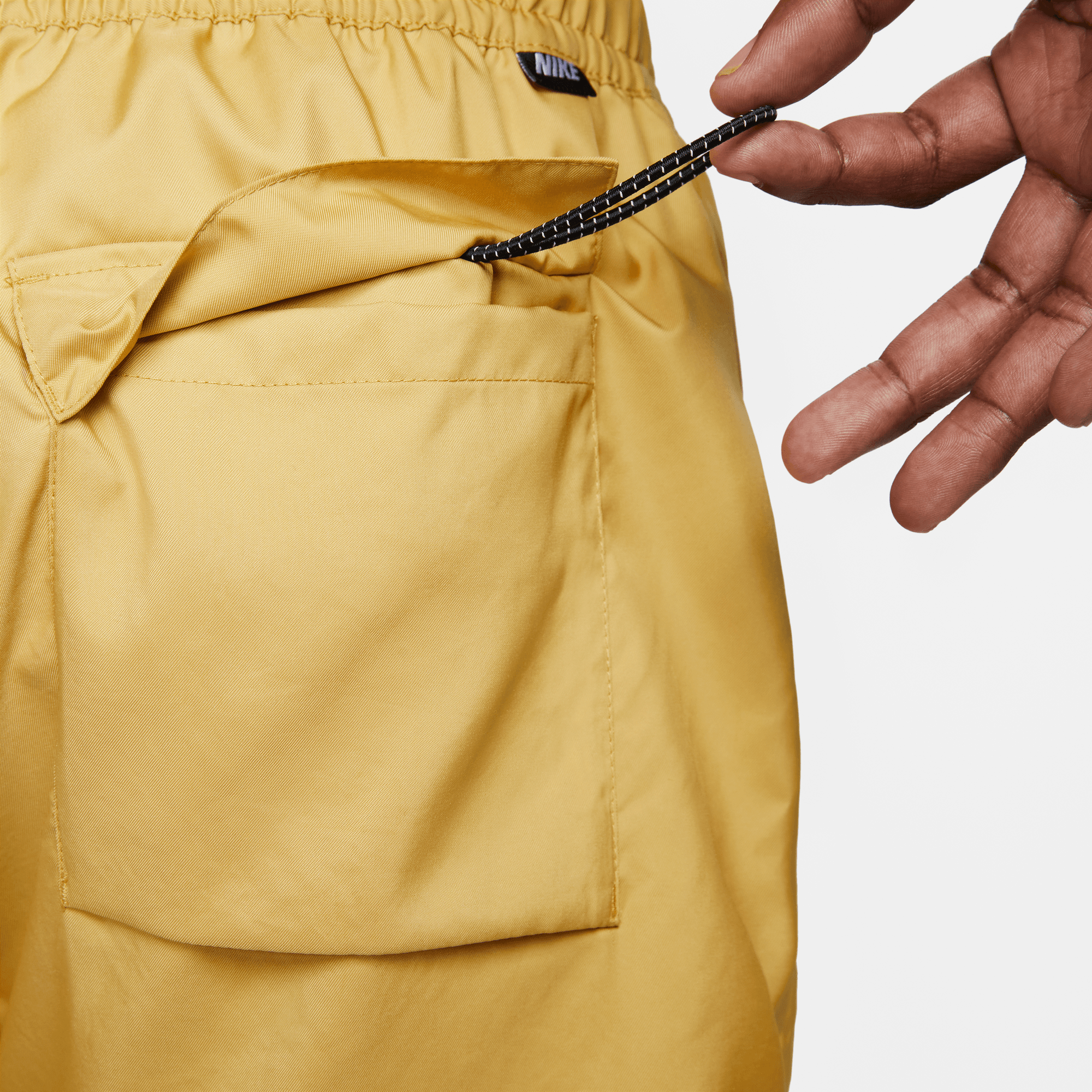 Nike NSW Club Flow Short - Gold - Stencil